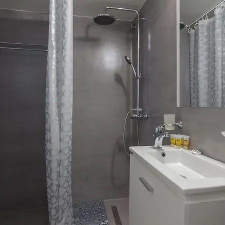 Coloneum 1bd Cozy In Kolonos Athens